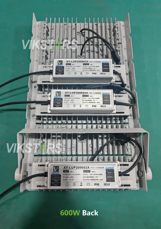 Bon prix 100W Module de lumière d'inondation IP65 étanche à l'eau de haut stade éclairage de mât réflecteurs 7