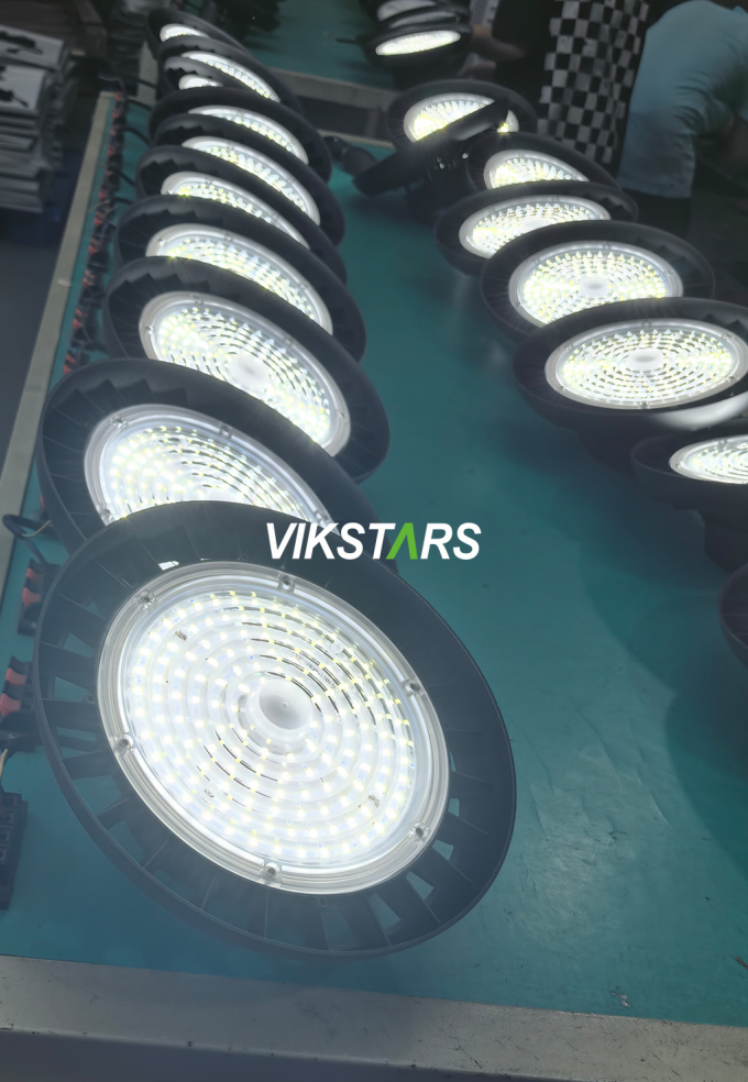 Pour la vente en gros LED UFO High Bay Lights Entrepôt d'usine d'éclairage Lampes OVNI IP65 Lampes imperméables 21