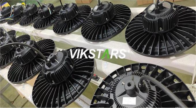 Lumières haute baie de haute qualité 100W 150W 200W Conception classique pour le projet d'entrepôt d'éclairage industriel 24