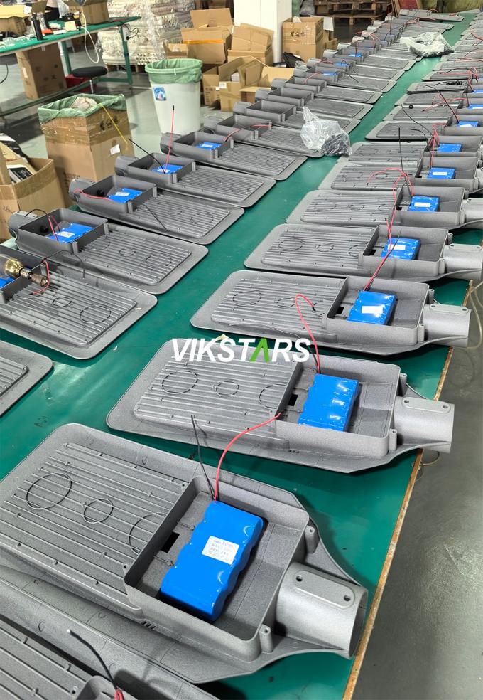 Lampadaires solaires à LED les plus vendus 300W 500W 1600W pour projet village, parc industriel, rue principale 30