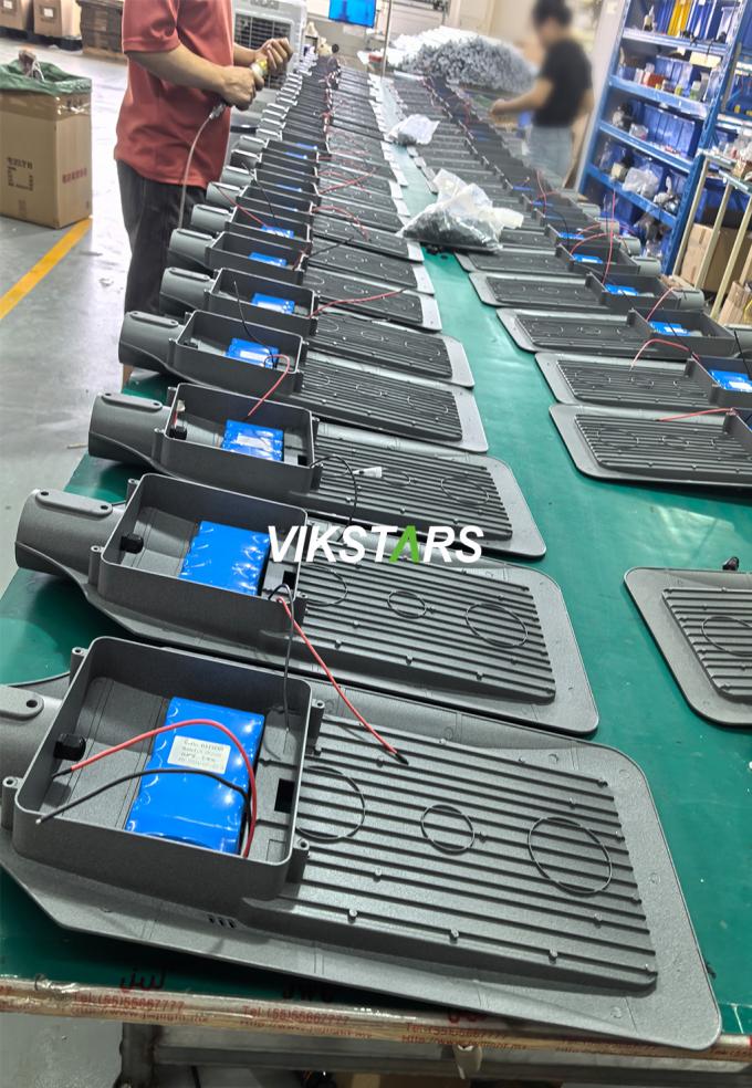 Lampadaires solaires à LED les plus vendus 300W 500W 1600W pour projet village, parc industriel, rue principale 29