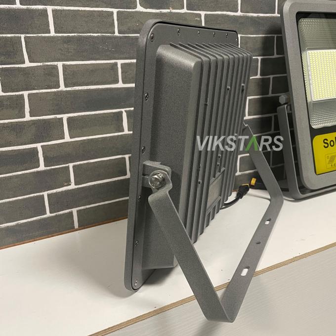 600w 800w Lumières solaires d'inondation Éclairage de stade Extérieur Réflecteurs solaires haute puissance 4