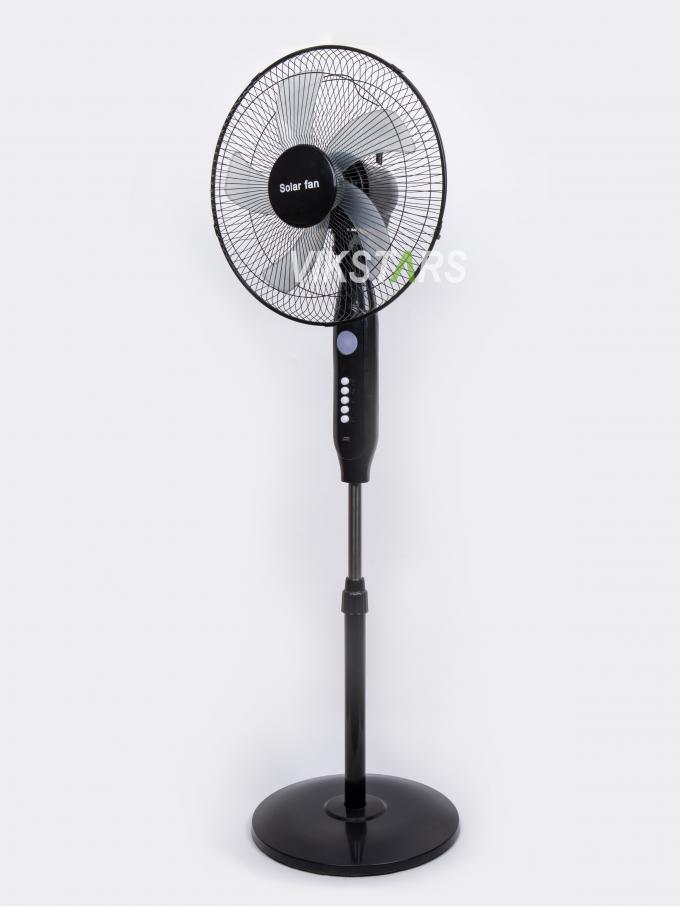 Vente à chaud Ventilateur solaire debout rechargeable de 5 lames de 16 pouces avec lumière LED avec panneau et batterie Ventilateur solaire au sol 18