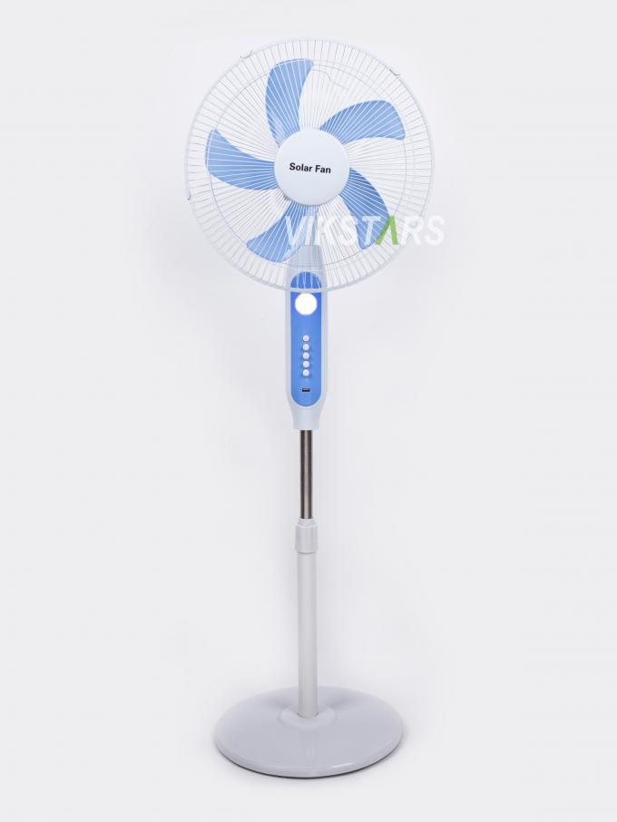 Vente à chaud Ventilateur solaire debout rechargeable de 5 lames de 16 pouces avec lumière LED avec panneau et batterie Ventilateur solaire au sol 19