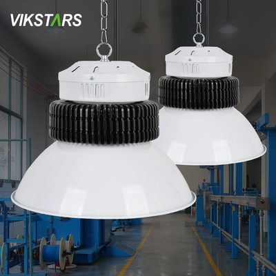 150W 200W LED High Bay Lamp Lumière industrielle suspendue à la nageoire blanche pour l'éclairage de natatorium intérieur