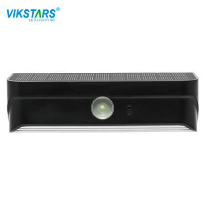 Le jardin actionné solaire de capteur infrarouge allume les lumières solaires extérieures 1W 2W de mur